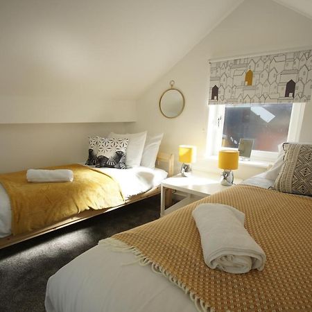 Loft Style Apartment For 4, 1 Broadhurst Court, Close To Town, Station & Hospital Stockport Eksteriør bilde