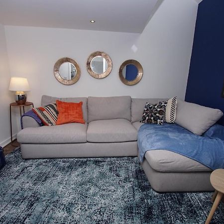Loft Style Apartment For 4, 1 Broadhurst Court, Close To Town, Station & Hospital Stockport Eksteriør bilde