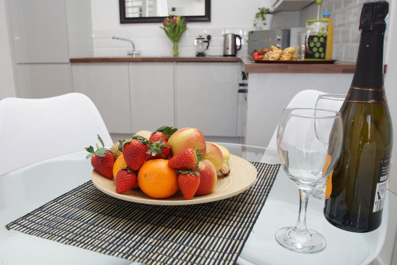 Loft Style Apartment For 4, 1 Broadhurst Court, Close To Town, Station & Hospital Stockport Eksteriør bilde