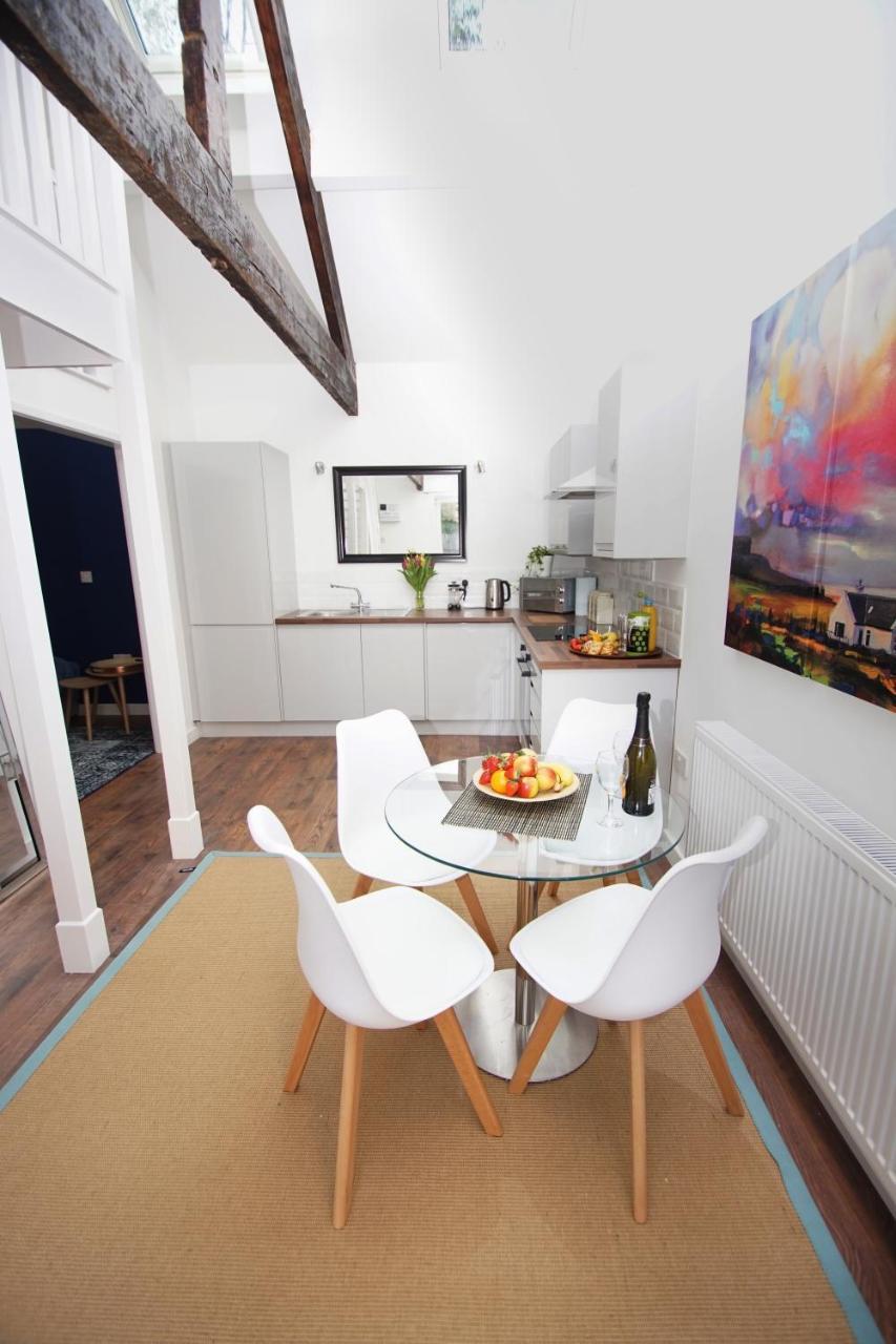 Loft Style Apartment For 4, 1 Broadhurst Court, Close To Town, Station & Hospital Stockport Eksteriør bilde