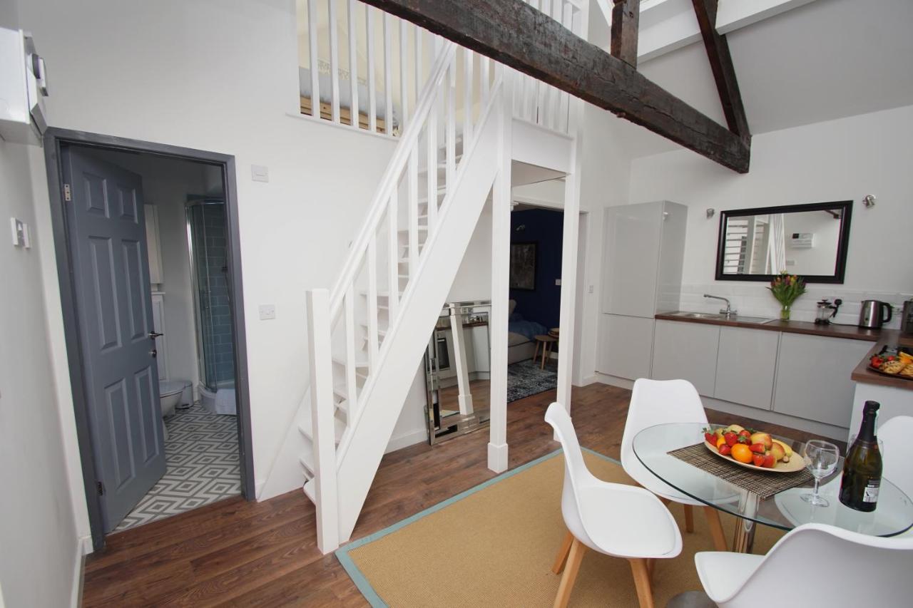 Loft Style Apartment For 4, 1 Broadhurst Court, Close To Town, Station & Hospital Stockport Eksteriør bilde