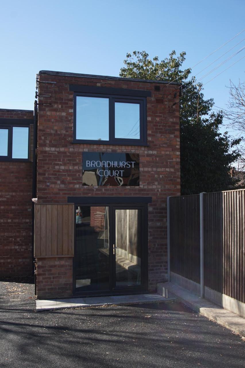 Loft Style Apartment For 4, 1 Broadhurst Court, Close To Town, Station & Hospital Stockport Eksteriør bilde